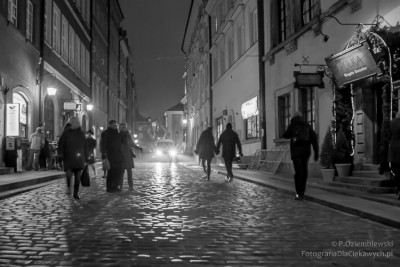 Ludzie chodzą w Warszawie
