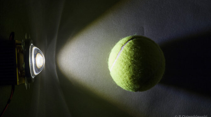 Lampka LED ze skupionym światłem