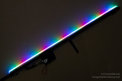 Efekt świecenia listwy LED