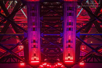 Iluminacja mostu - nocne zdjęcie