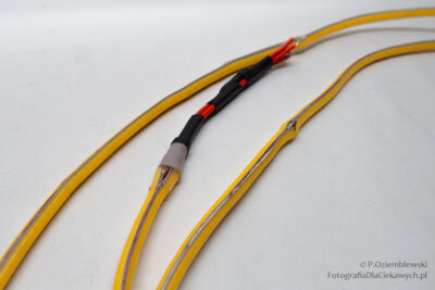 Sklejona tyłem do siebie taśma LED