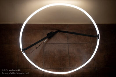 Gotowy okrąg świetlny z uchwytem