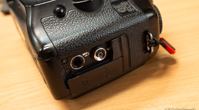 Wymiana gumowej klapki w Canon EOS 5D