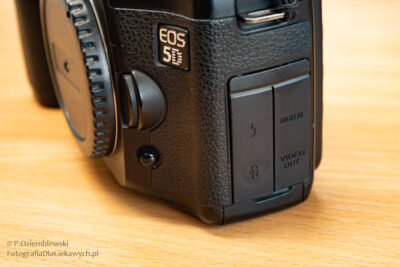 Aparat z nowymi gumami osłony gniazd.