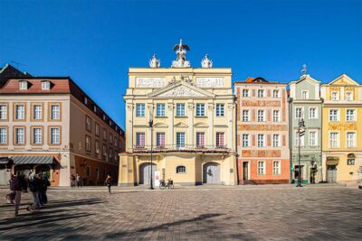 Luki w kadrze zostały wypełnione za pomocą funkcji Wypełnianie generatywne.