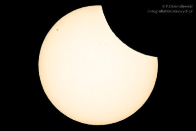 Częściowe zaćmienie słońca przez filtry szare -13 EV
