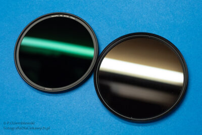Test powłok antyodbiciowych na filtrze fotograficznym.