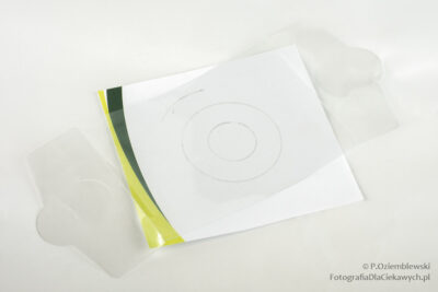 Plastikowe opakowanie posłużyło jako materiał na podkładkę.